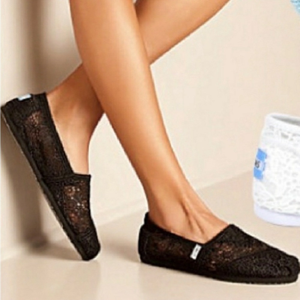 TOMS, womens size 8, lacy Oxford slip on shoes